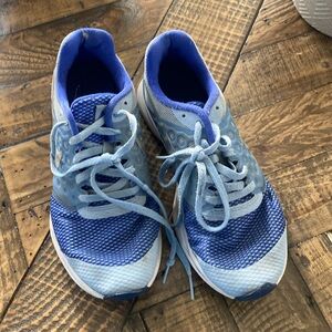 Kids size 4 Nike tennis shoes. Good condition!